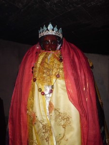 Santa Sarah protettrice dei Gitani alla Camargue Viva santa SARAH