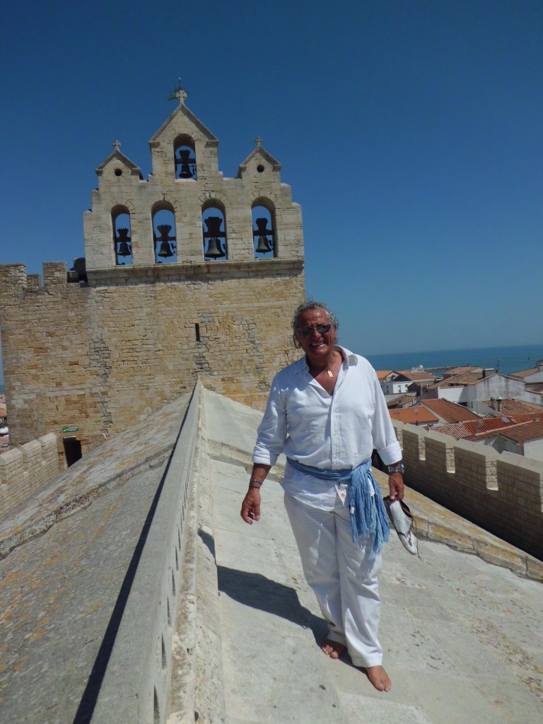 Sul tetto della cattedrale in attesa di Santa Sara