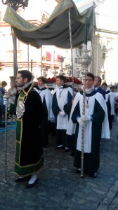 Cadice verso la cattedrale LA processione